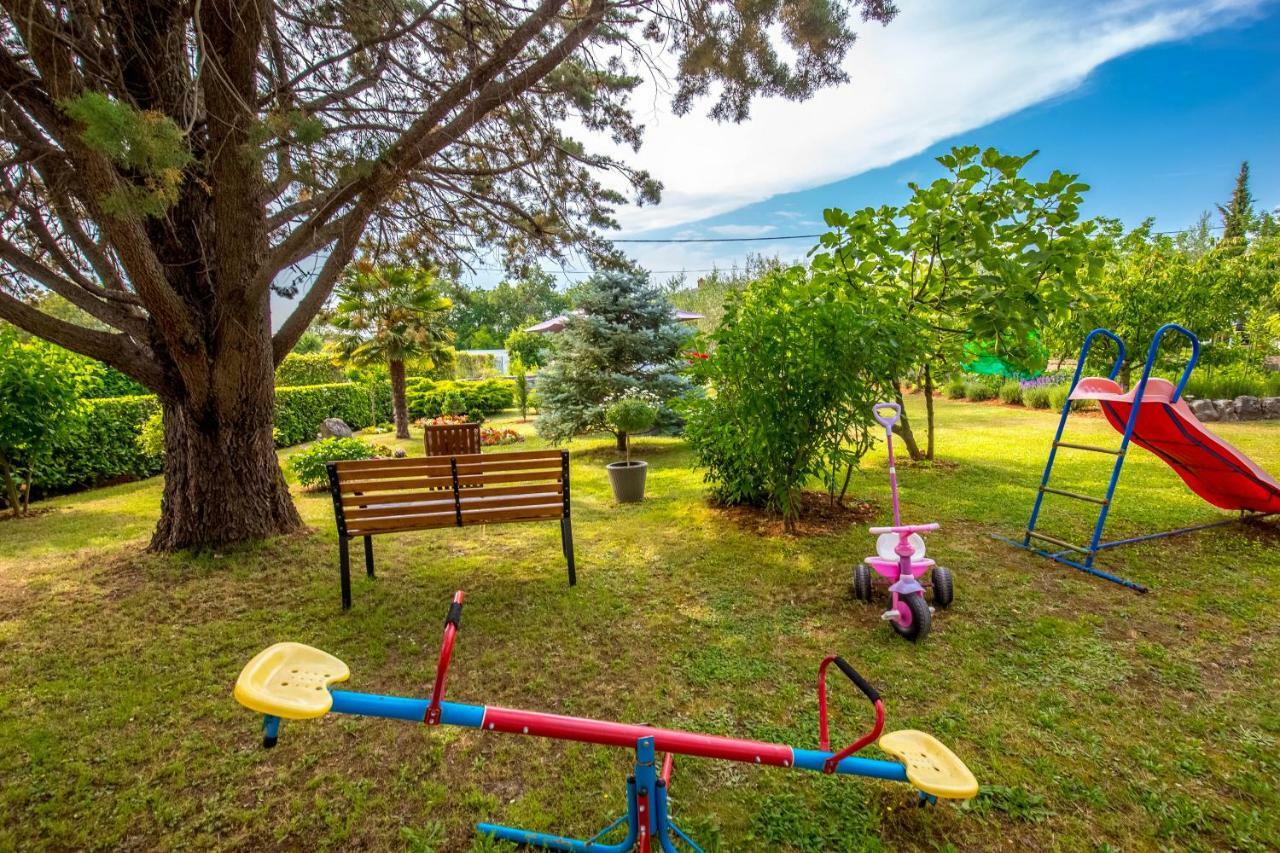 Garden Paradise App Sveti Vid-Miholjice Екстер'єр фото